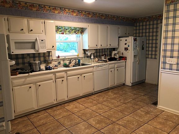 5th image of 403 Royal Oak Dr