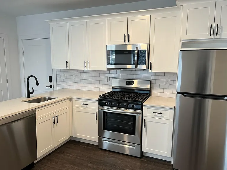 8 Greene Ave #3A — Photo 3