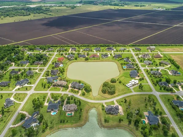 8910 Lady Laura Ln, Richmond, TX 77469