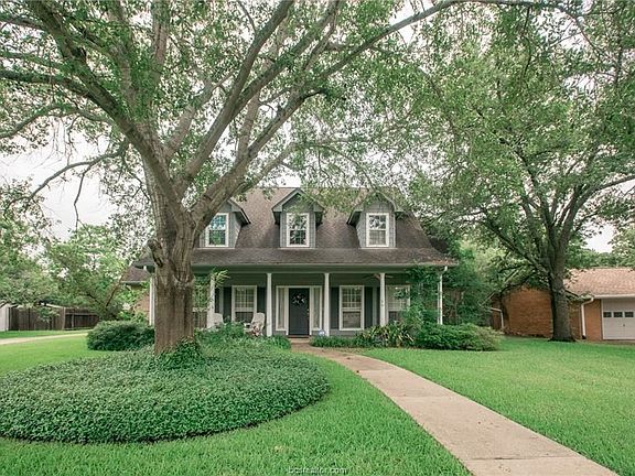 2nd image of 1027 Rose Cir