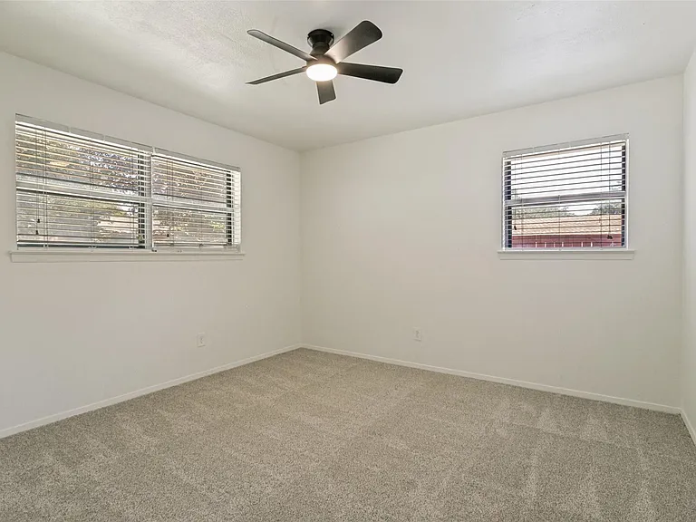 4009 Twilight Dr S — Photo 13