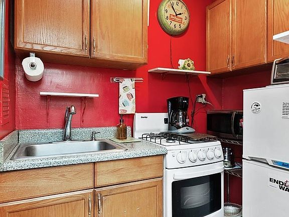 5th image of 229 E 28th St APT 4G