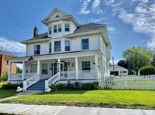 212 S Main St, Creston, IL 60113