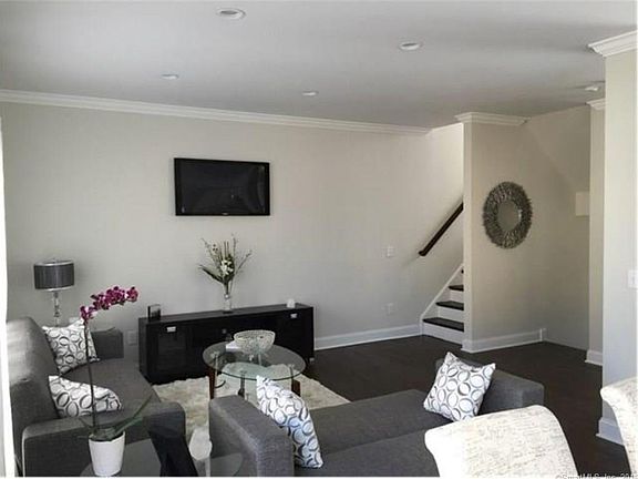 4th image of 108 Seaside Ave #6