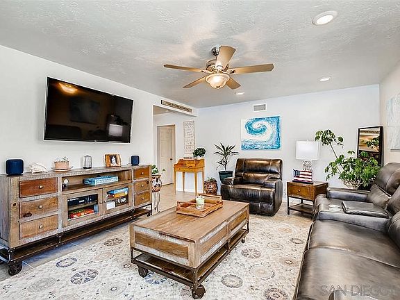 5th image of 3252 Carolyn Cir