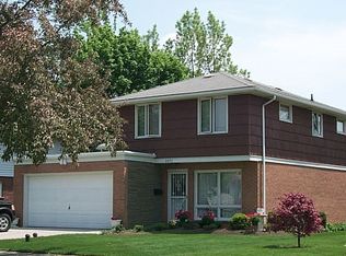 2577 Parkview Dr, Niagara Falls, NY 14305