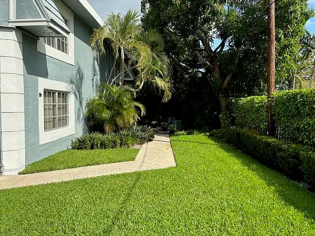 422 SW 9th St #6 — Photo 3