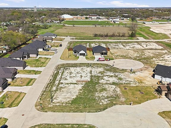 4th image of 624 Escovedo Dr