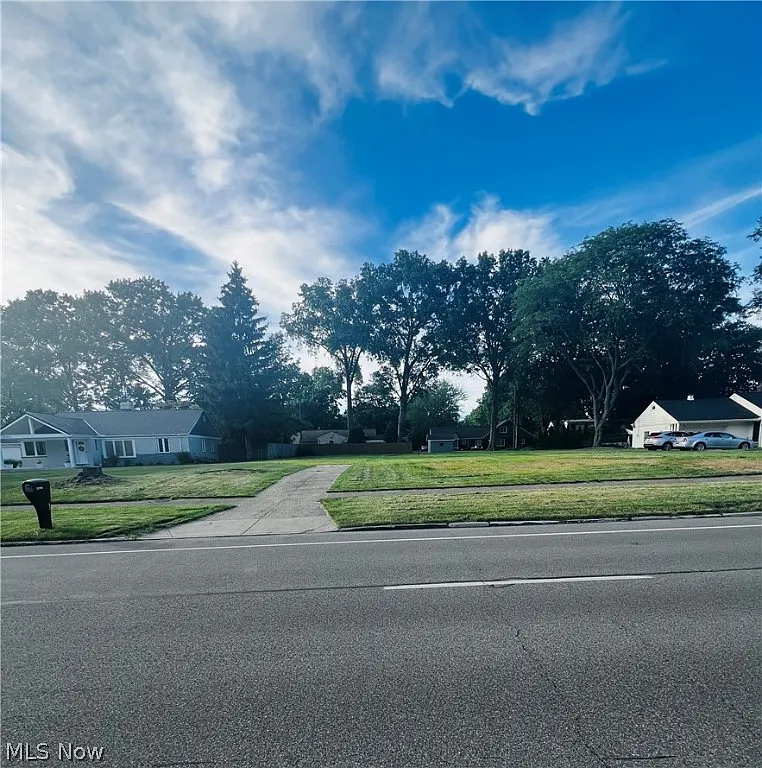23194 Hilliard Blvd photo 1
