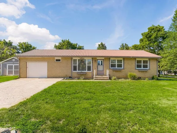 414 Lincoln St, Lacygne, KS 66040