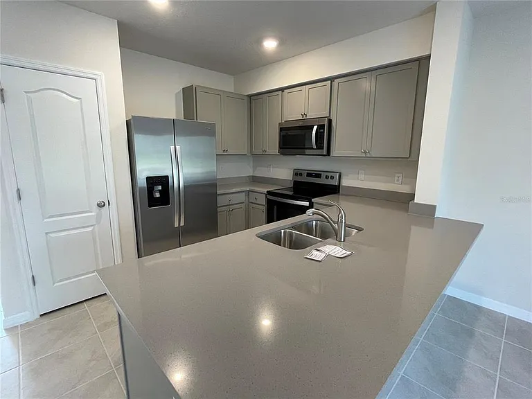3057 Canary Ave — Photo 7