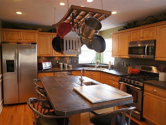 2nd image of 408 Wexford Dr
