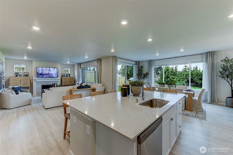 2nd image of 4968 Capilano Lane SW