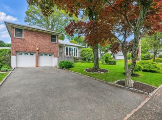 4 Sylvan Rd, White Plains, NY 10605