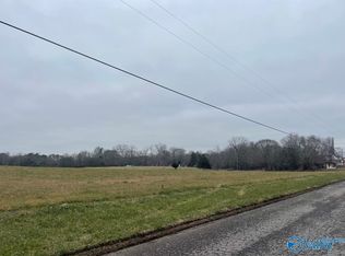 2 Shoal Creek Rd, Arab, AL 35016
