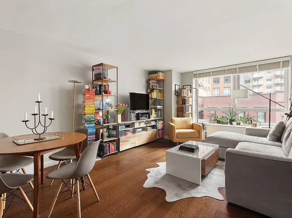 200 E 94th St APT 420, New York, NY 10128