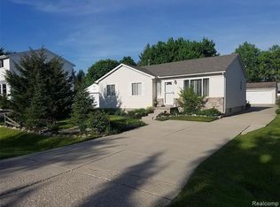 2715 Longview Ave, Rochester Hills, MI 48307