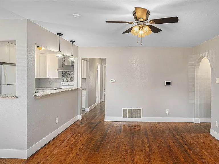 2533 Warren Ave — Photo 4