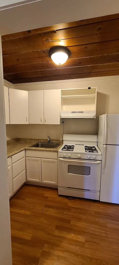 EM879-YSouthTahoeApartments — Photo 3