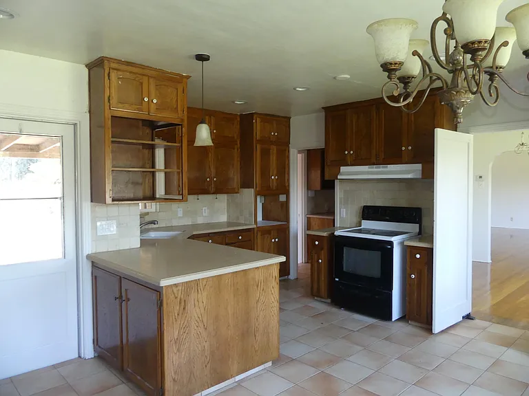 12115 S Temperance Ave — Photo 7