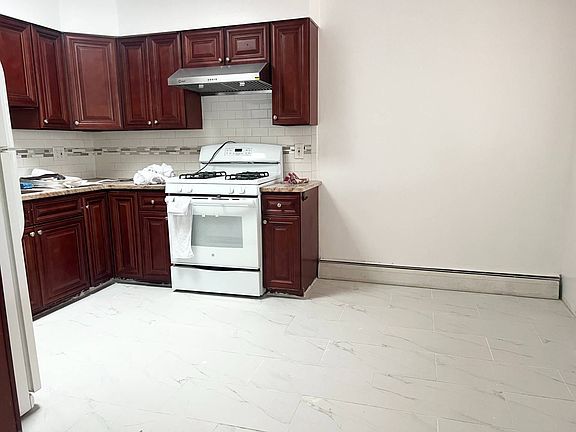 2nd image of 2562 W 17th St Floor 2