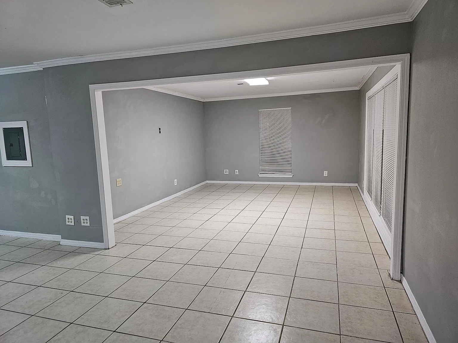 6 bed, 2800 sqft, $2,985 — Photo 4