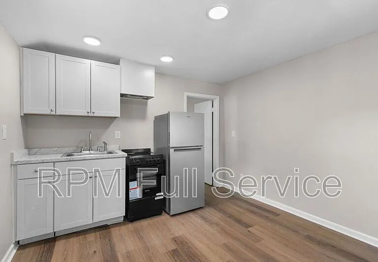 325 54th Ave N #E — Photo 5