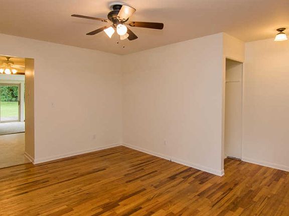 5th image of 801 Knollwood Ct