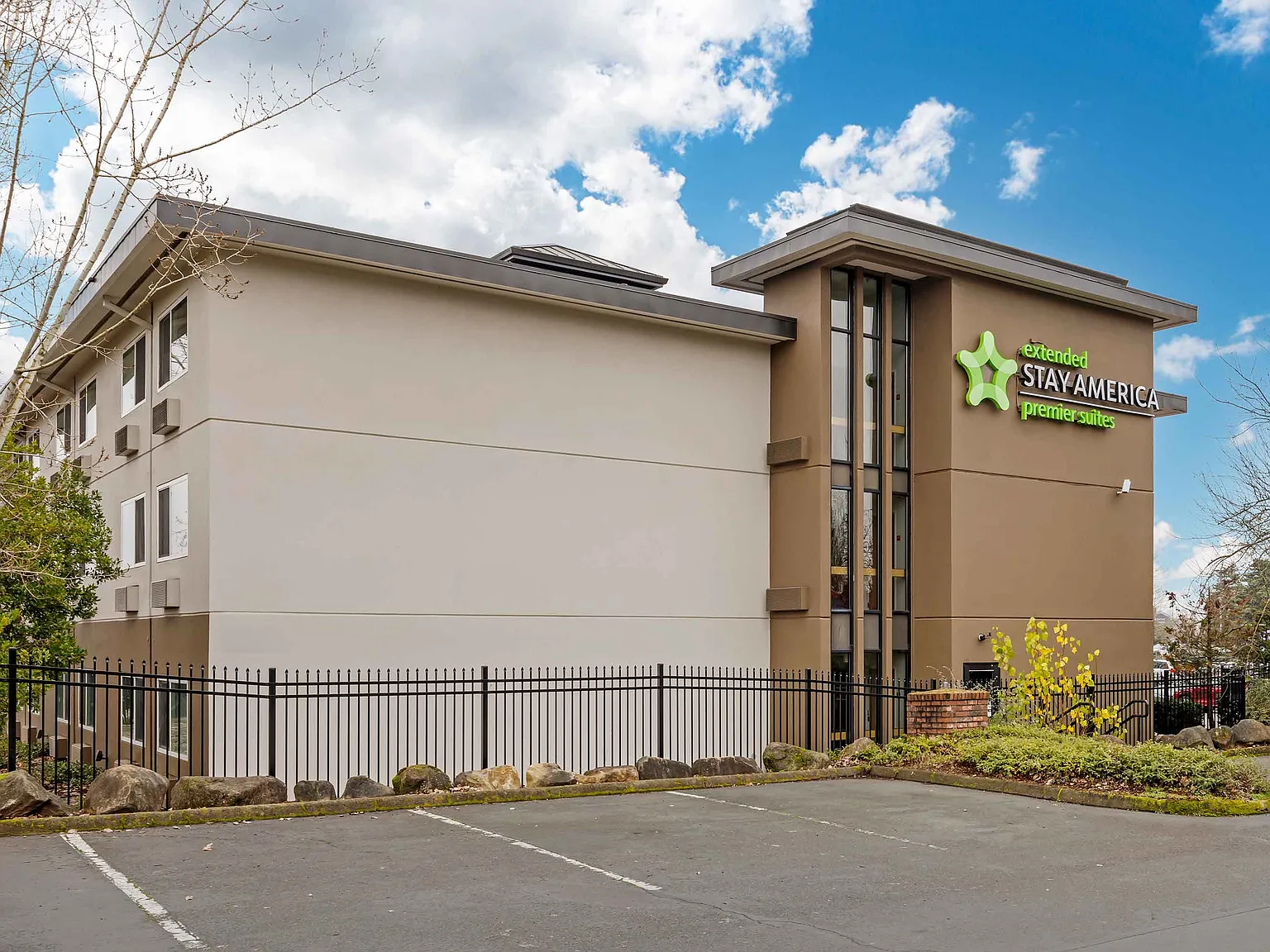 Trimark University Housing Hotel — Photo 2