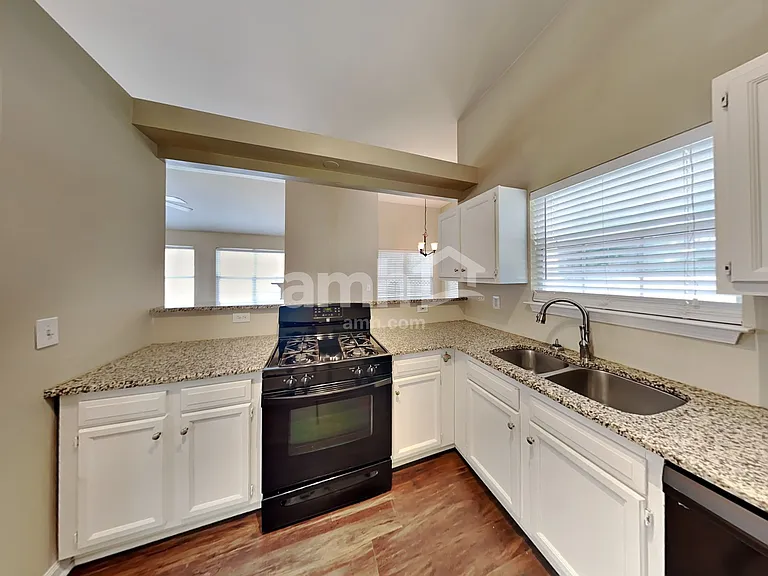 214 Woodland Way — Photo 3