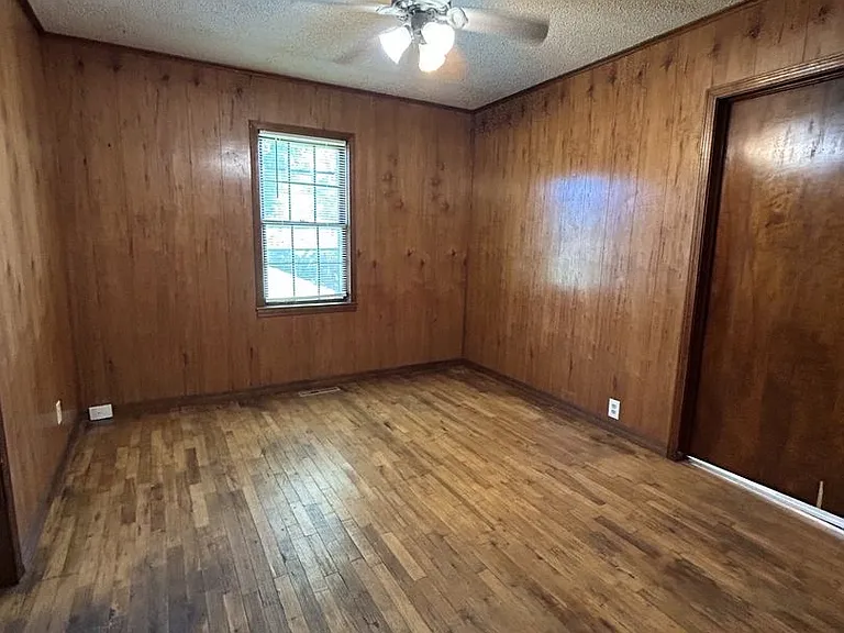 403 E Jefferson St — Photo 5