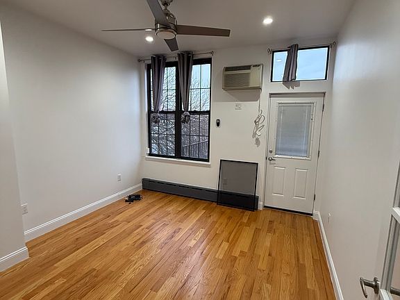 5th image of 265 Melrose St APT 3L
