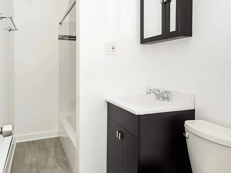 835 W Cornelia Ave — Photo 6