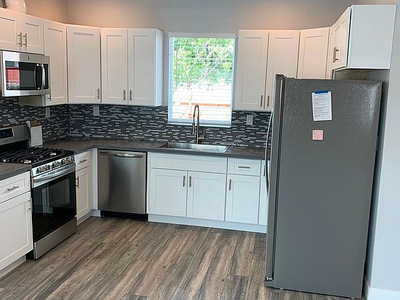 3rd image of 6816 Glade Ave