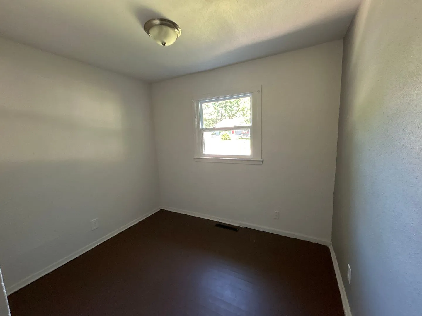 3 bed 1 Bath Huge backyard — Photo 4