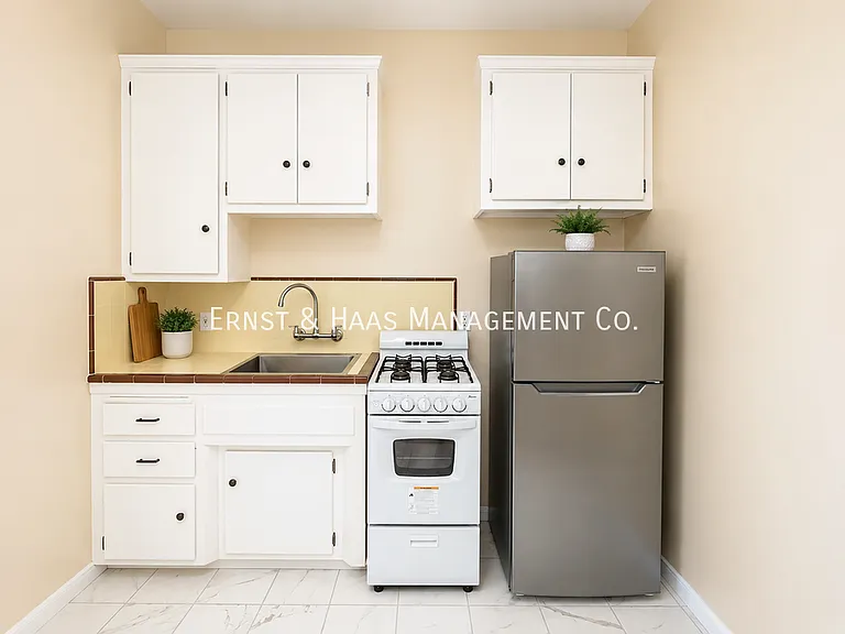 1641 Loma Ave #8 — Photo 5