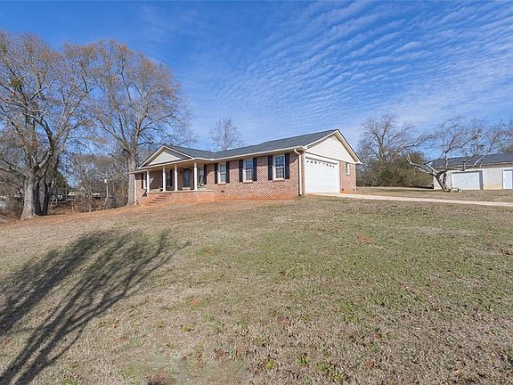 2nd image of 904 Parkwood Dr