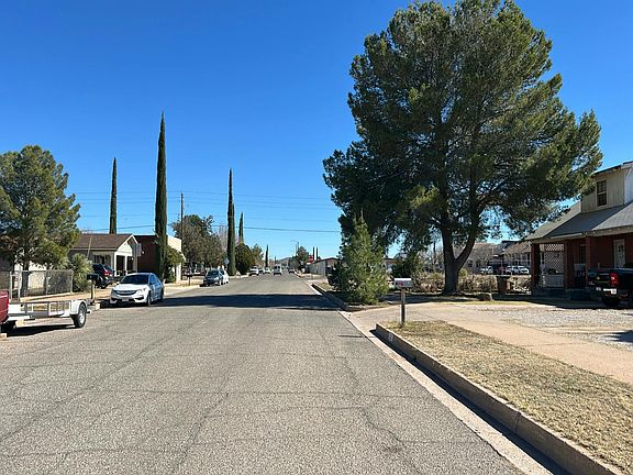 5th image of 1031 E 13th St