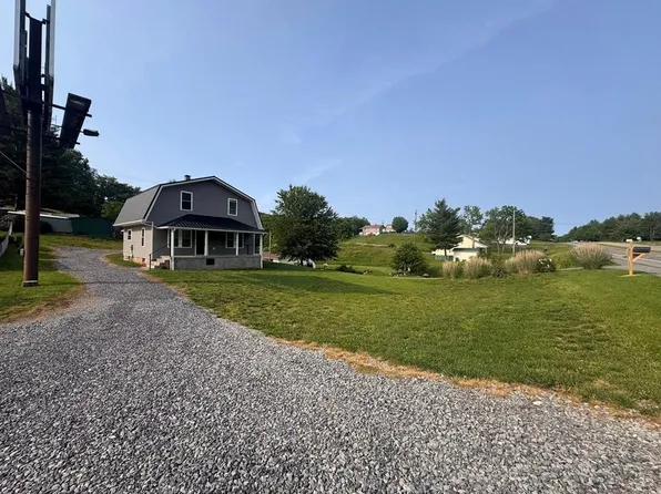 18437 Governor G C Peery Hwy, Pounding Mill, VA 24637