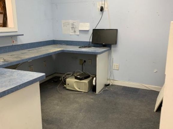 4th image of 7604 Jamaica Ave