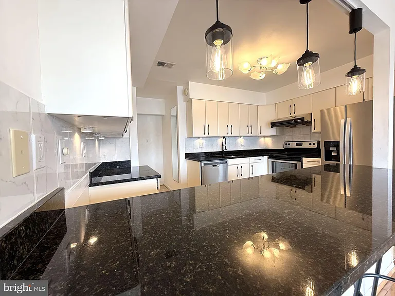 532 Riviera Dr #B — Photo 11