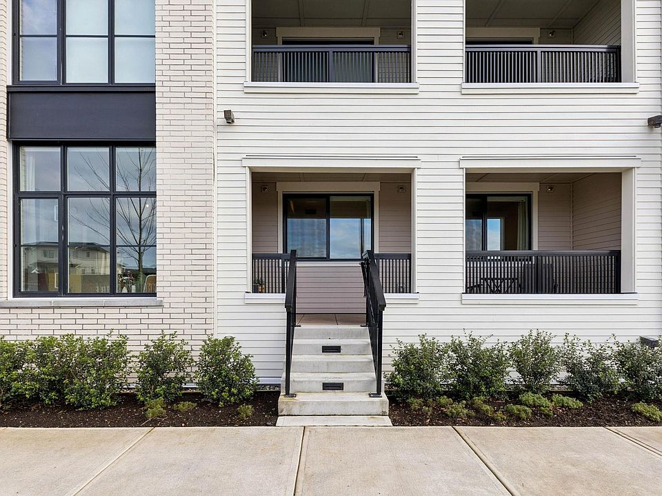 1st image of 320 Ridge St #101