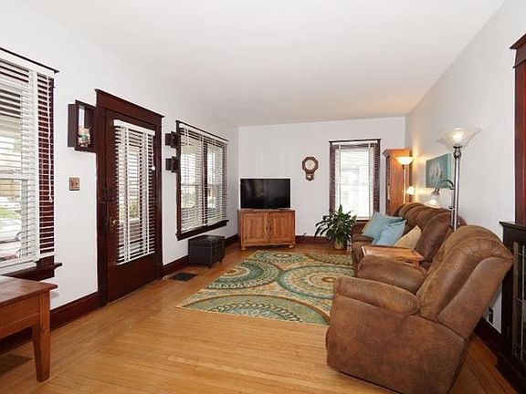 5th image of 2122 Varelman Ave