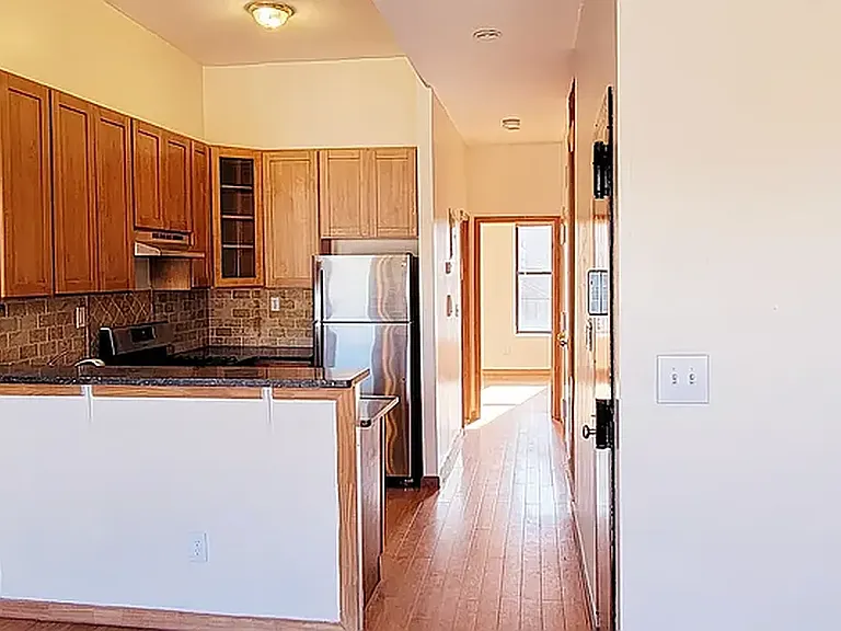 102 Patchen Ave #2A — Photo 4