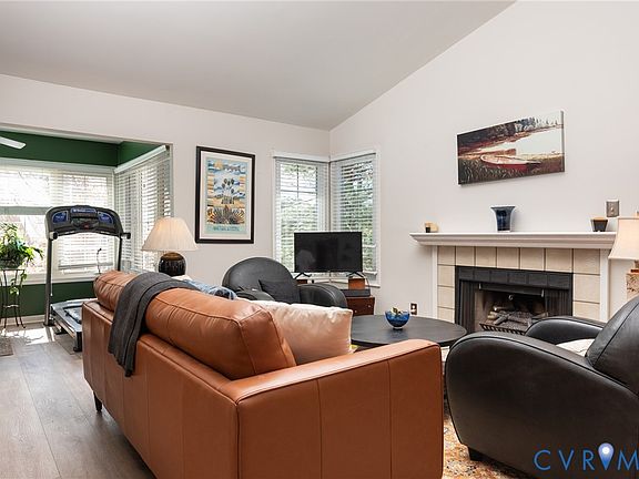 3rd image of 4621 Four Seasons Ter Unit G