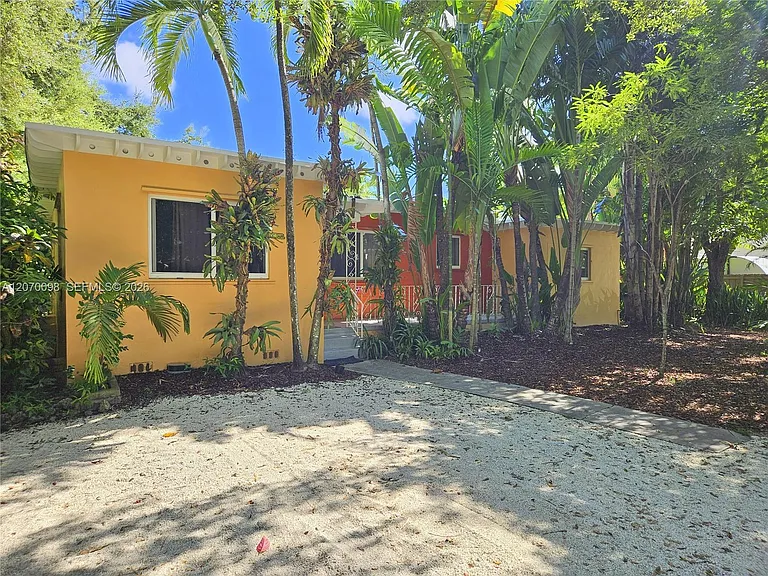 6624 SW 78th Ter — Photo 1