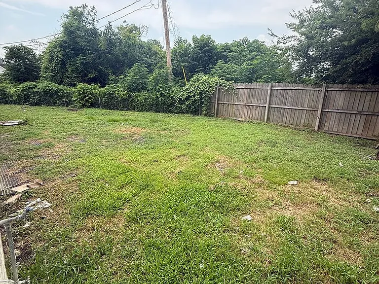2041-2043 Helm Dr — Photo 19