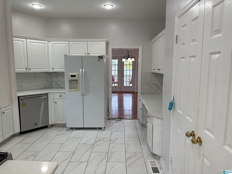 1715 Columbiana Ln — Photo 11