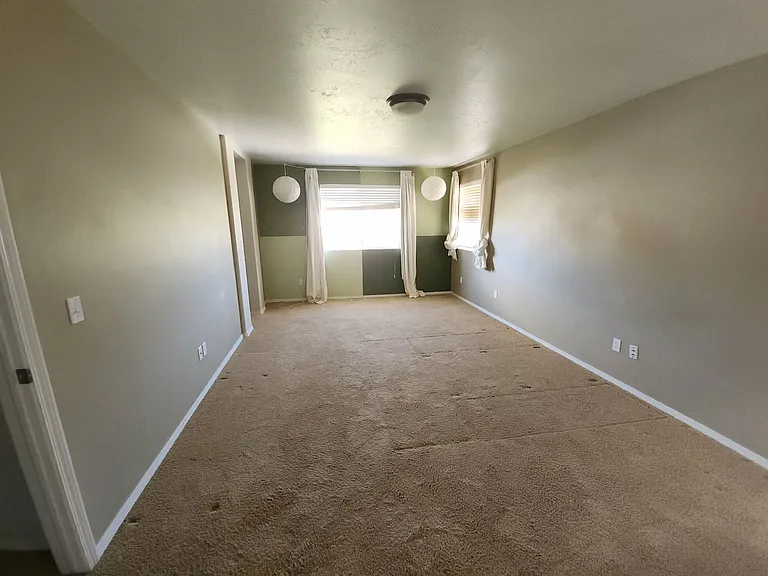 209 E Interlochen Ln — Photo 23