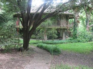 225 Creekwood Dr, Lancaster, TX 75146